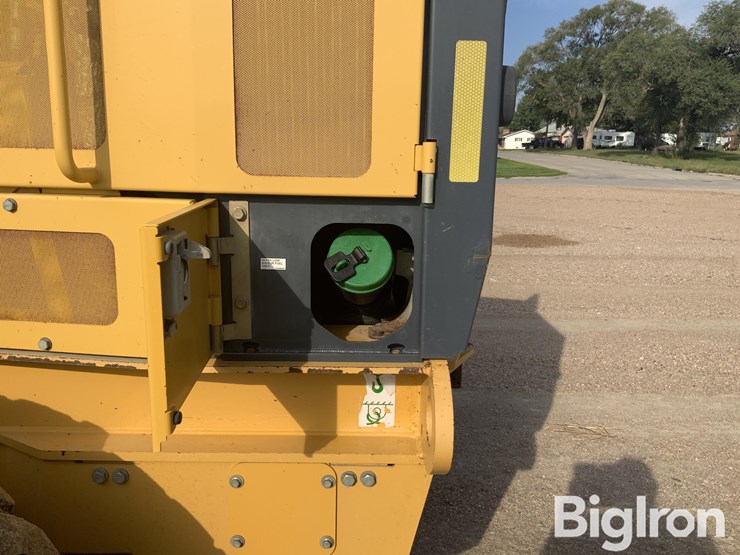 2011-deere-770g-image-17