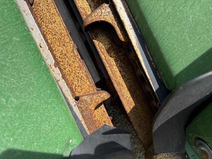 2022-john-deere-c12r-image-11