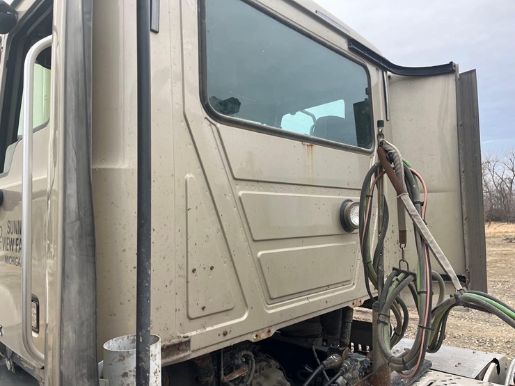 2014-mack-cxu613-semi-image-19