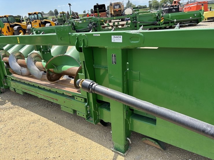 2022-john-deere-c12r-image-16