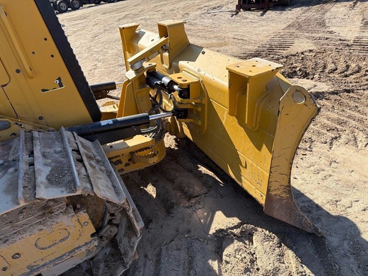 2021-caterpillar-d3-lgp-image-15