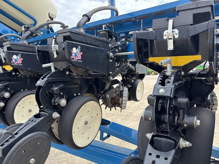 2012-kinze-3660-image-17