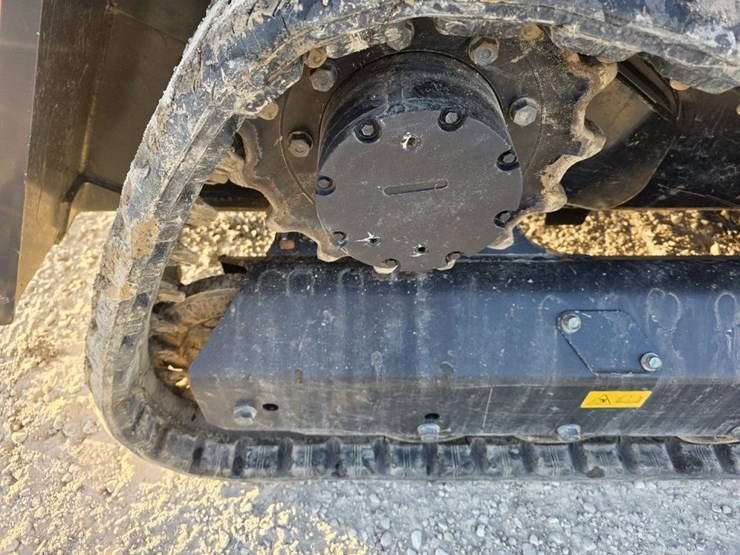 2024-kubota-sv175-3-track-skidsteer-image-7