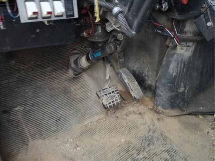 international-4900-image-16