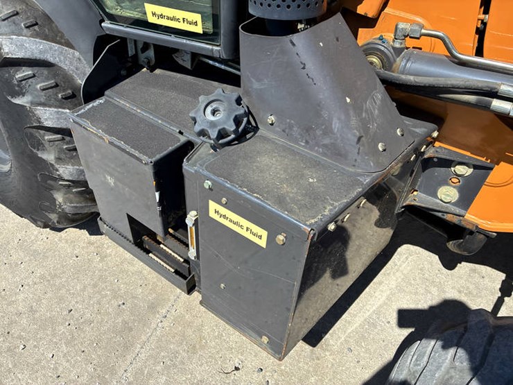 2019-case-580sn-image-48