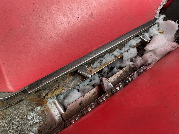 2015-harvestech-12-row-folding-corn-head-image-9