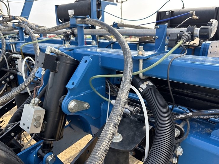 kinze-4900-image-16