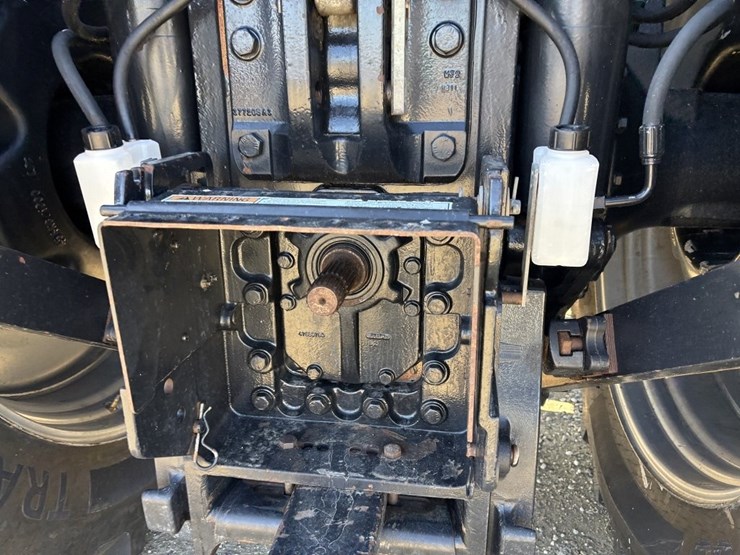 2014-case-ih-340-image-29