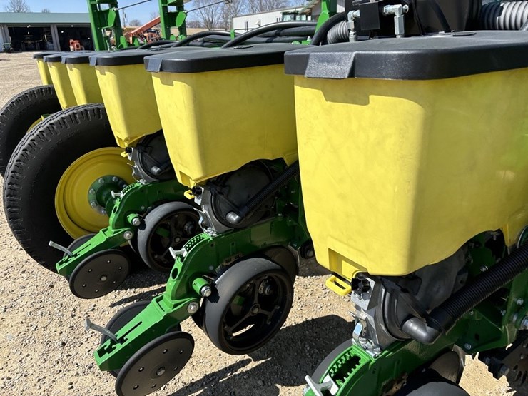 2017-john-deere-1775nt-image-59