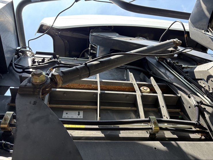 2018-claas-quandrant-5300rf-large-square-baler-image-45