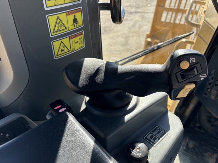 2010-caterpillar-d7e-image-41