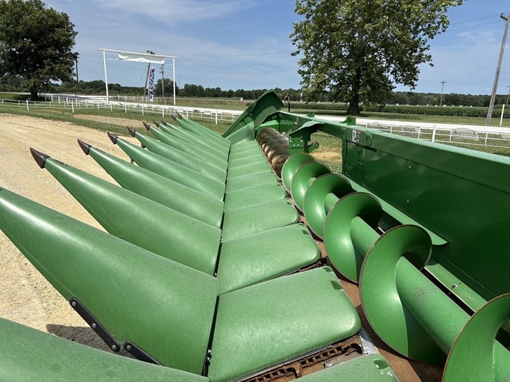 2022-john-deere-c12r-image-28