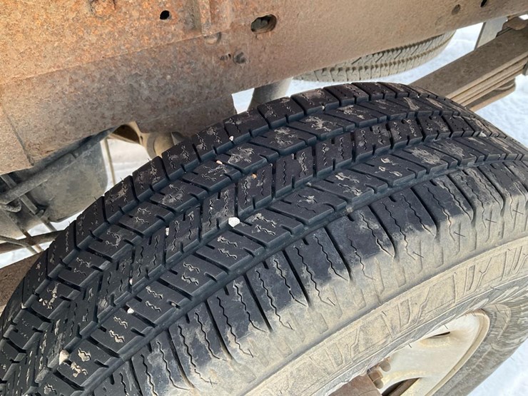 2005-chevrolet-k2500-image-21