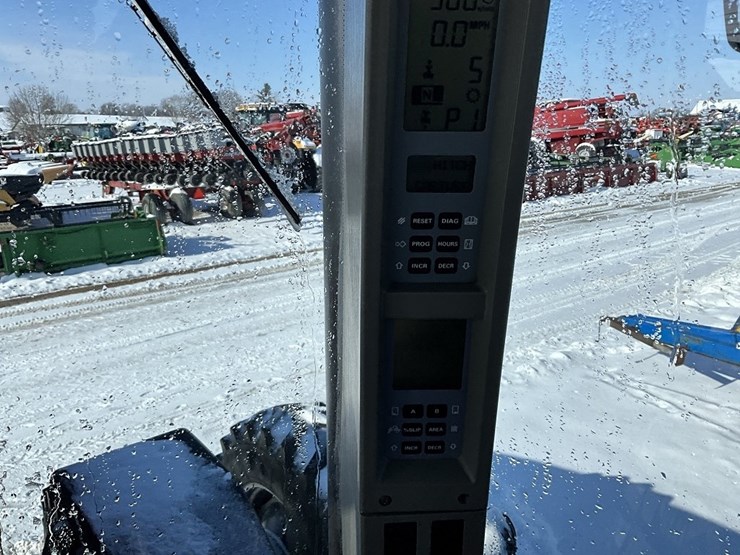 case-ih-mx270-image-40