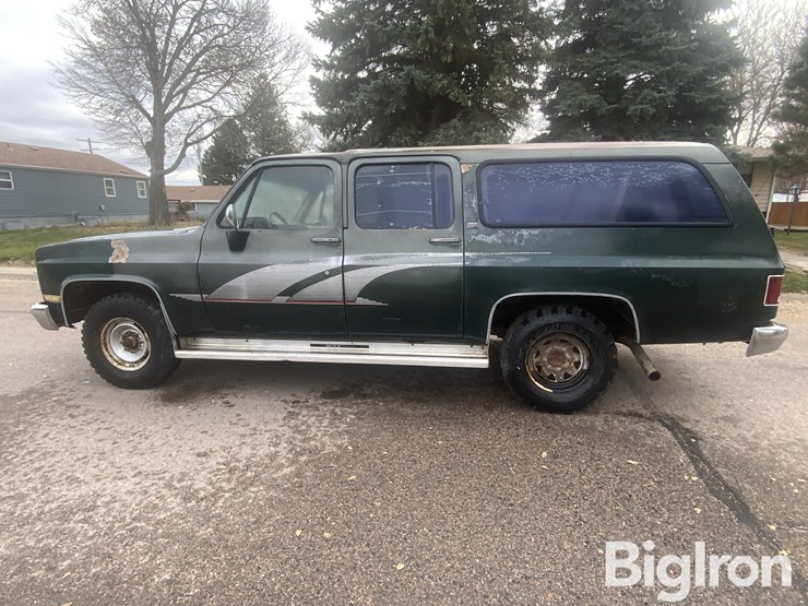 chevrolet-suburban-image-8