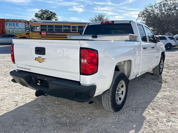 2018-chevrolet-1500-image-3