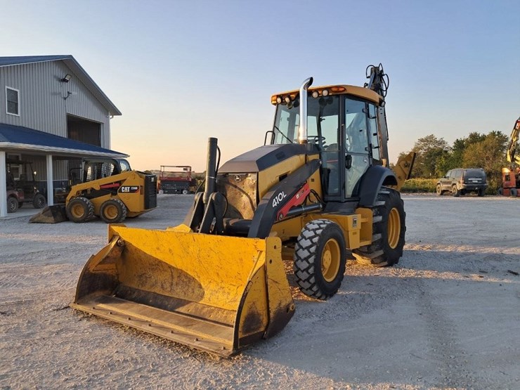 2022-deere-410l-image-1