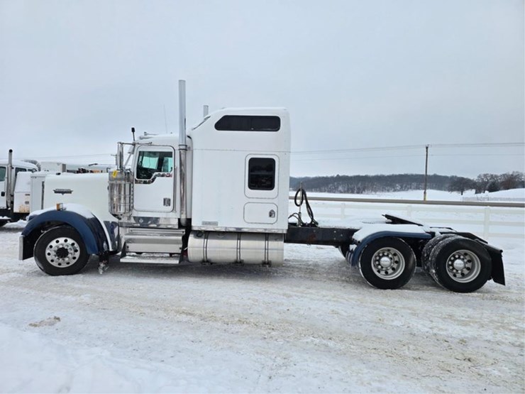 kenworth-w900-image-2