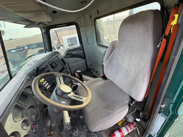 #145-•-mack-single-axle-image-13