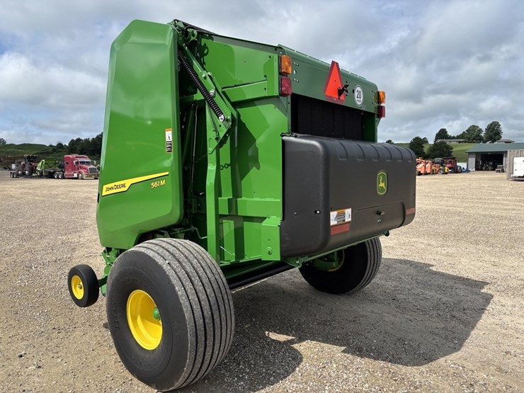 2024-john-deere-561m-image-3