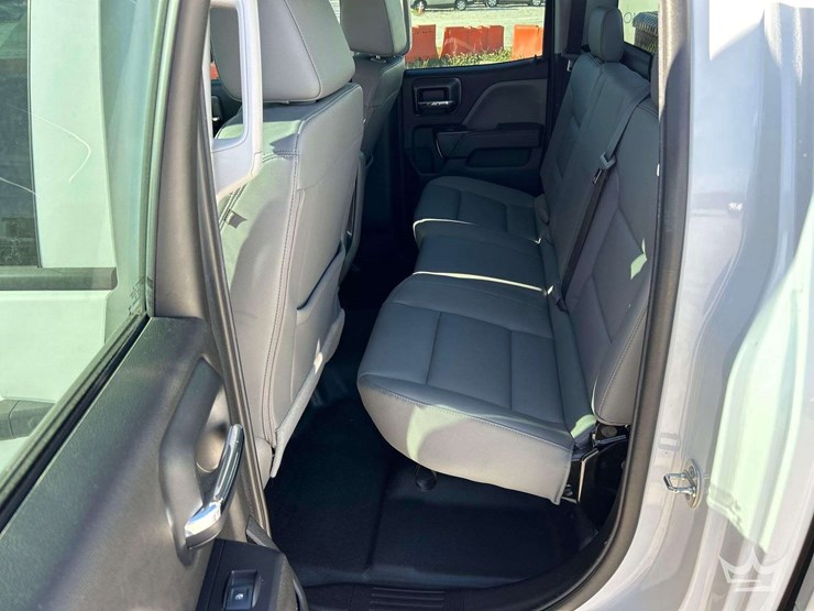 2018-chevrolet-1500-image-23