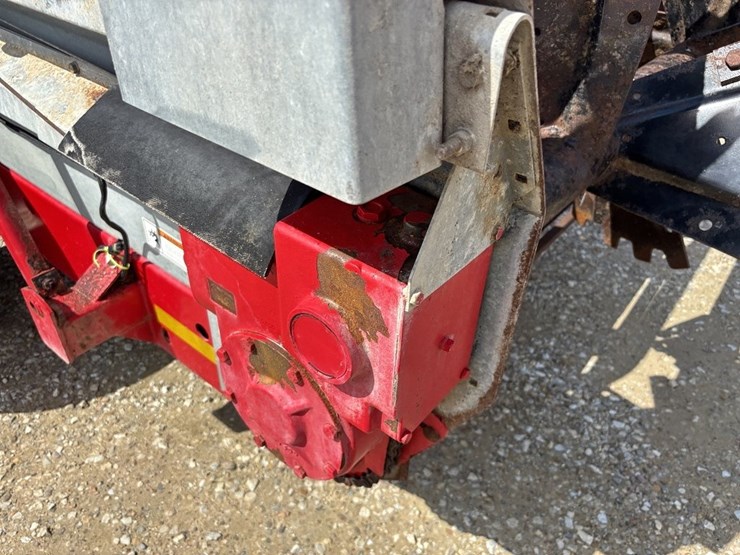 massey-ferguson-3732-image-28