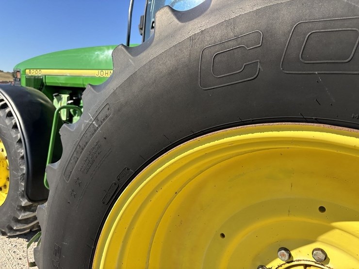 john-deere-8200-image-30