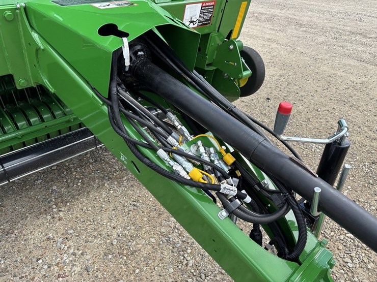 2024-john-deere-561m-image-13