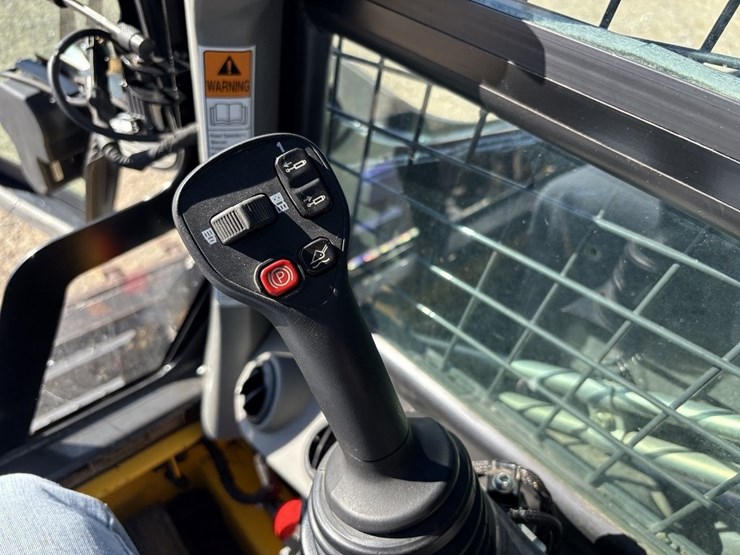 new-holland-c362-image-31