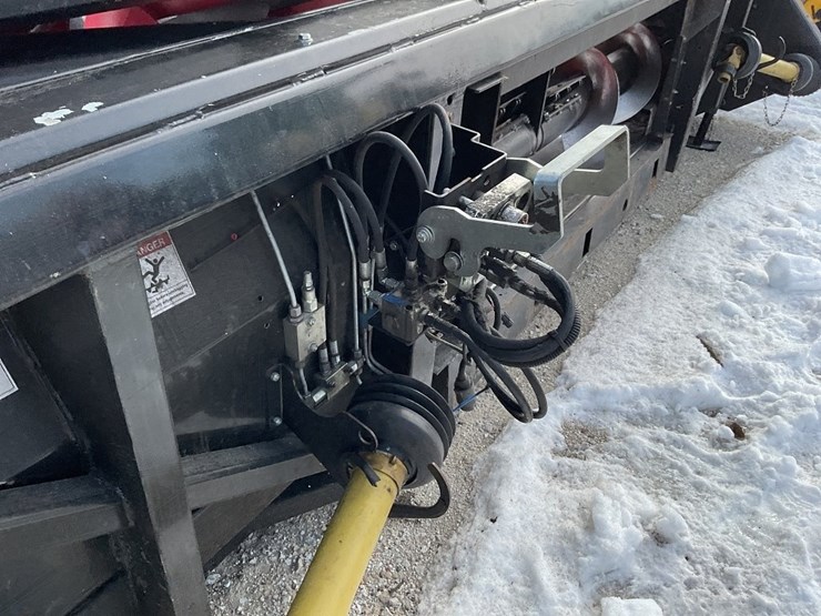 2015-harvestech-12-row-folding-corn-head-image-17