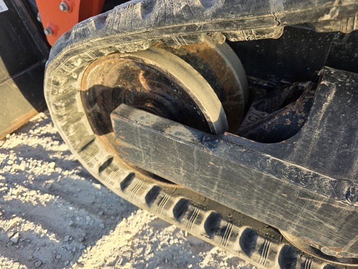 2024-kubota-sv175-3-track-skidsteer-image-3