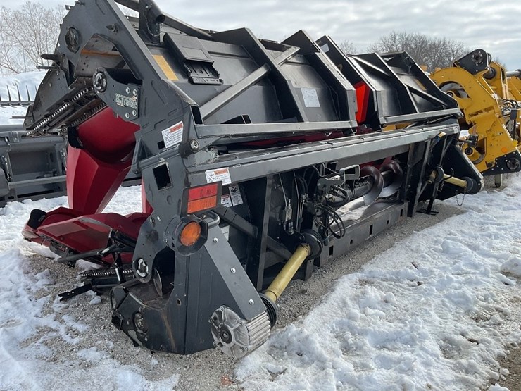 2015-harvestech-12-row-folding-corn-head-image-4