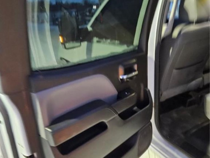 2016-chevrolet-3500hd-image-12