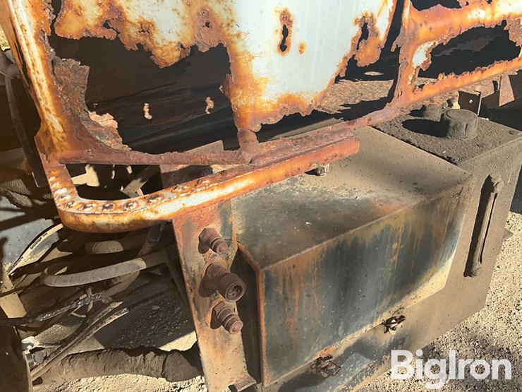 international-4900-image-13