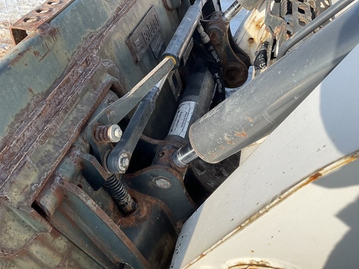 2022-bobcat-t770-image-18