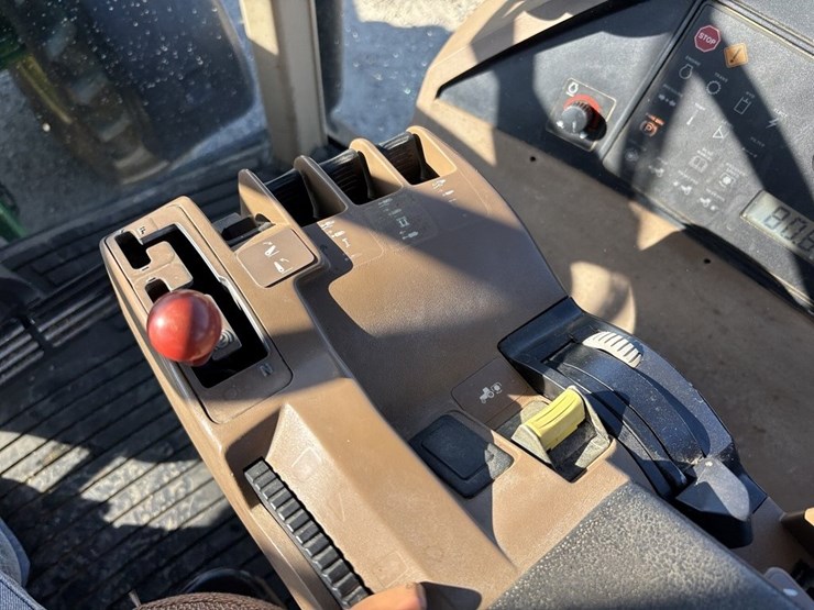 john-deere-8200-image-39