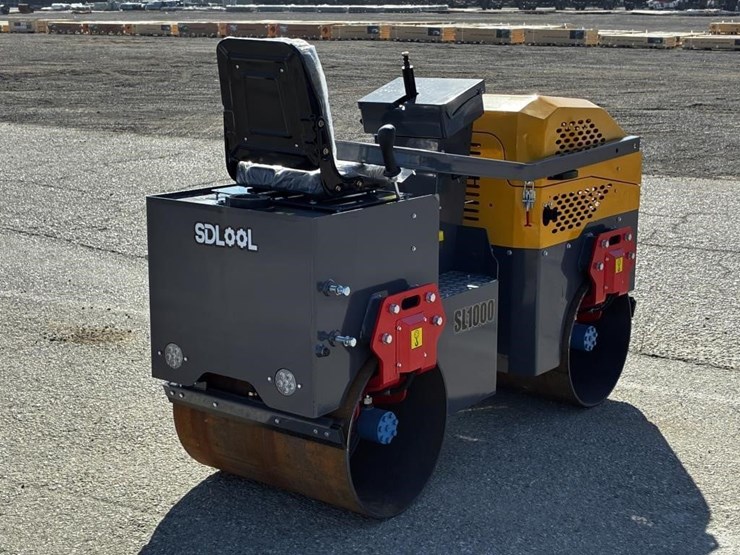 sdlool-sl1000-vibratory-ride-on-road-roller-image-3