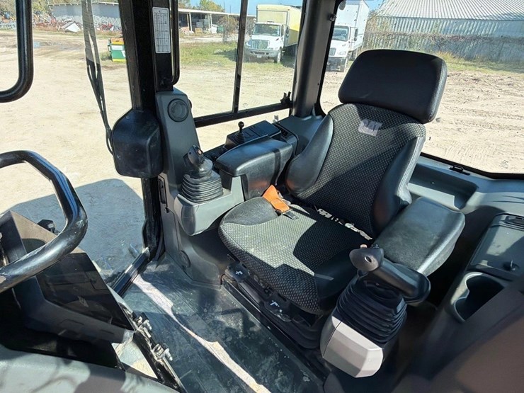 2021-caterpillar-d3-lgp-image-21