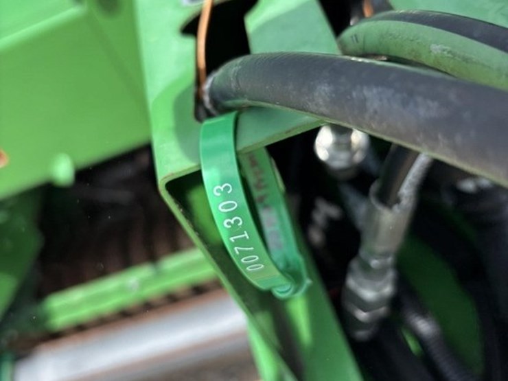 2015-versitle-310-mfwd-tractor-image-45