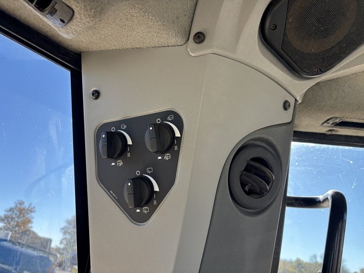 2010-caterpillar-d7e-image-43