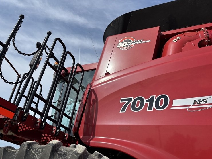 case-ih-7010-image-33