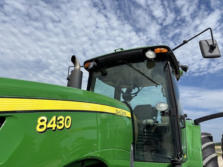 john-deere-8430-image-35