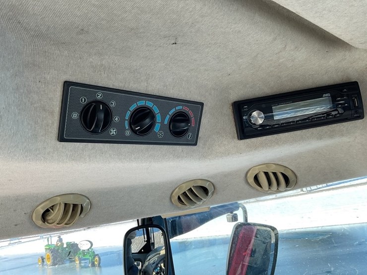 massey-ferguson-5613-image-24