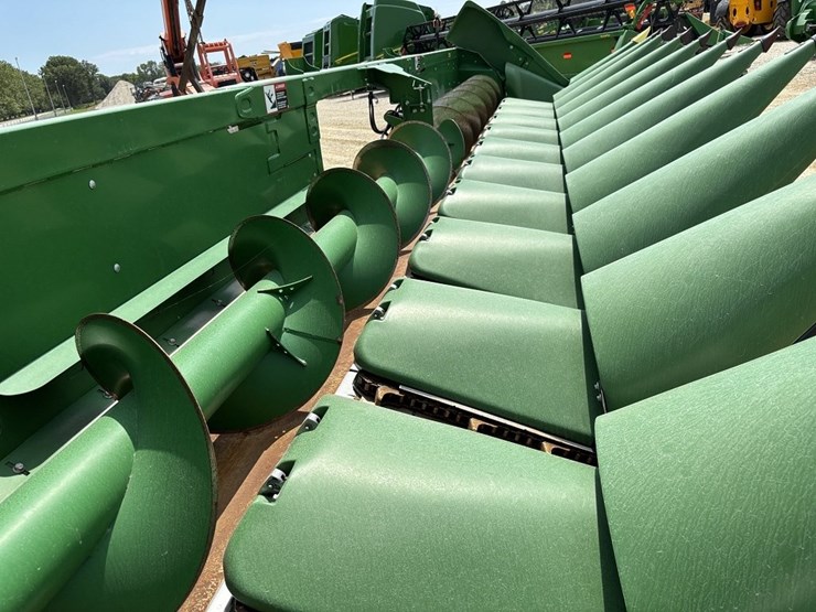 2022-john-deere-c12r-image-13