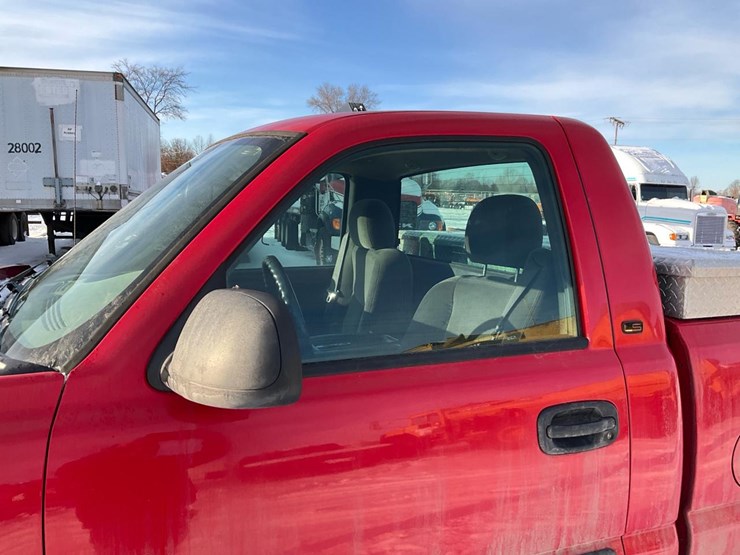 2005-chevrolet-k2500-image-16