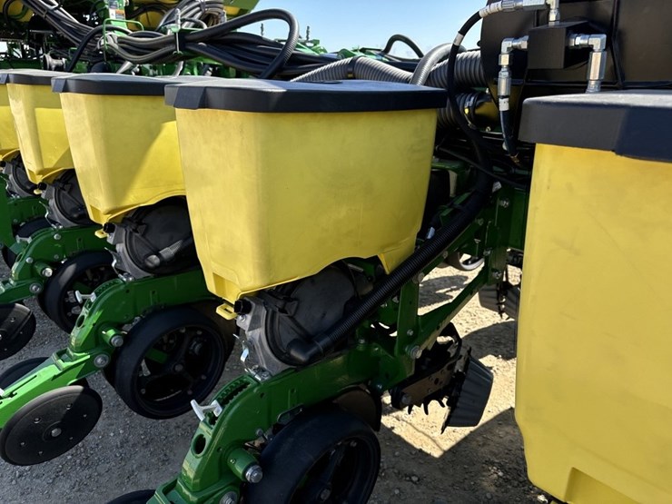 2017-john-deere-1775nt-image-28