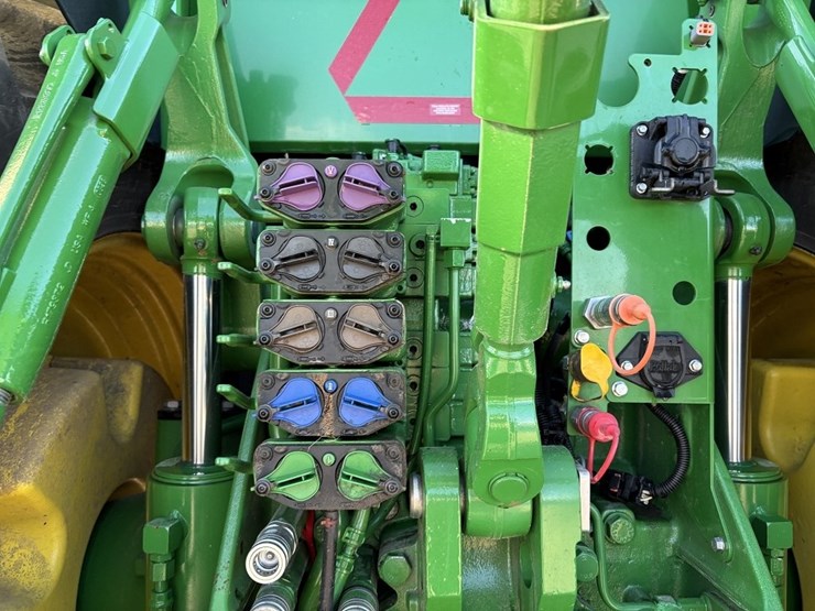 john-deere-8r-310-image-25