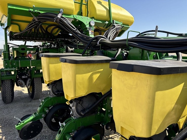 2017-john-deere-1775nt-image-32