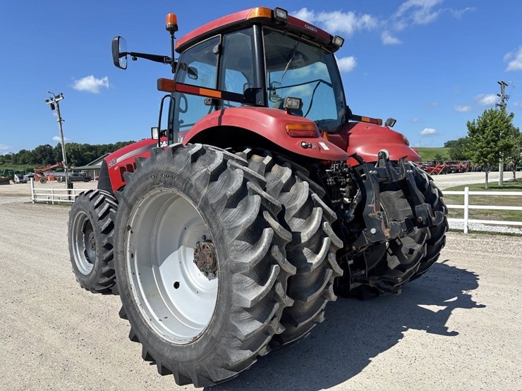 case-ih-magnum-210-cvt-image-3