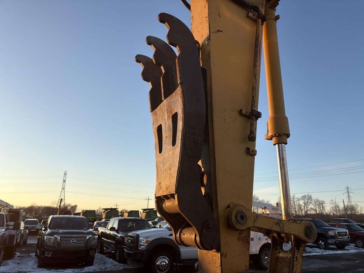 deere-200-lc-image-12